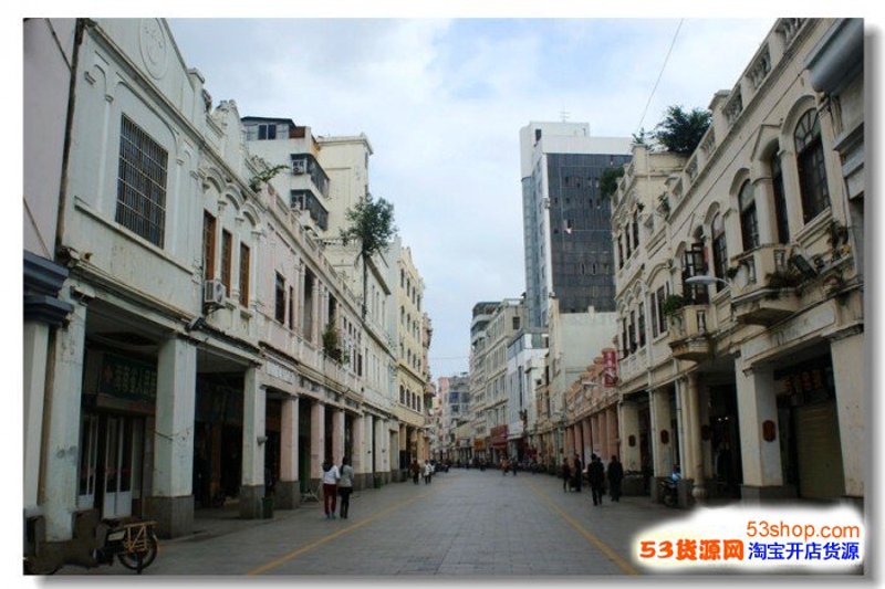 春意盎然:服装界的轻盈一跃